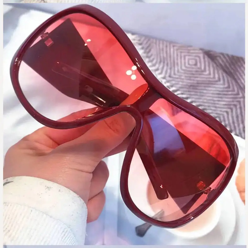 Vintage Fashion Pieces - One Piece Oversized Y2K Sunglasses for